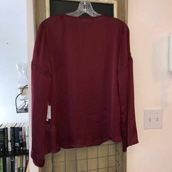 Laundry by Shelli Segal Burgundy Lace Trim V-Neck Blouse Size Small - Picture 7 of 7